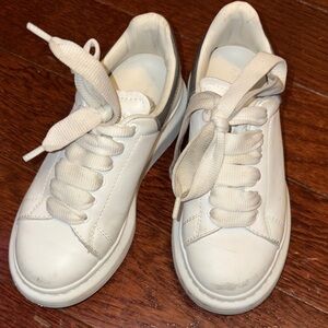 Alexander McQueen White and Gray Patterned Sole Sneakers